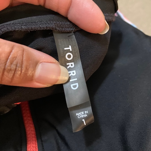 NWT Torrid Long Sleeve Rash Guard One Piece Swim Suit, size 1 (14-16) - Picture 6 of 12